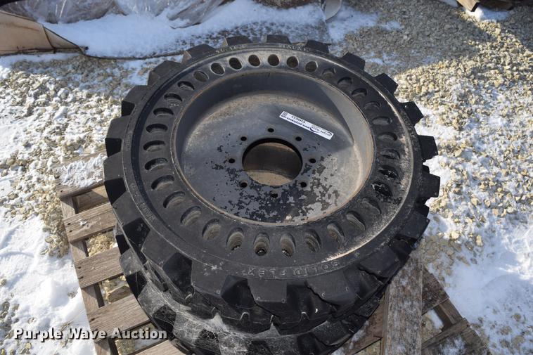 image for item EH9633 (2) Brawler tires