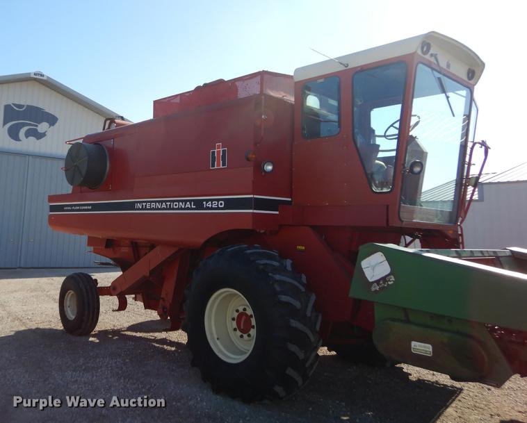 1983 International 1420 AxialFlow combine in Ottawa, KS Item J5502