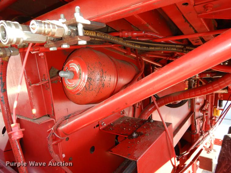 image for item J5502 1983 International 1420 Axial-Flow combine