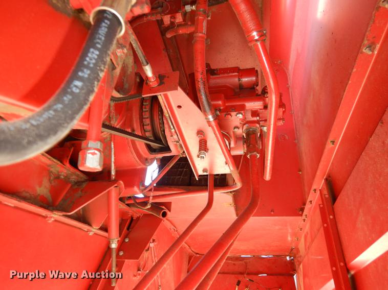 image for item J5502 1983 International 1420 Axial-Flow combine