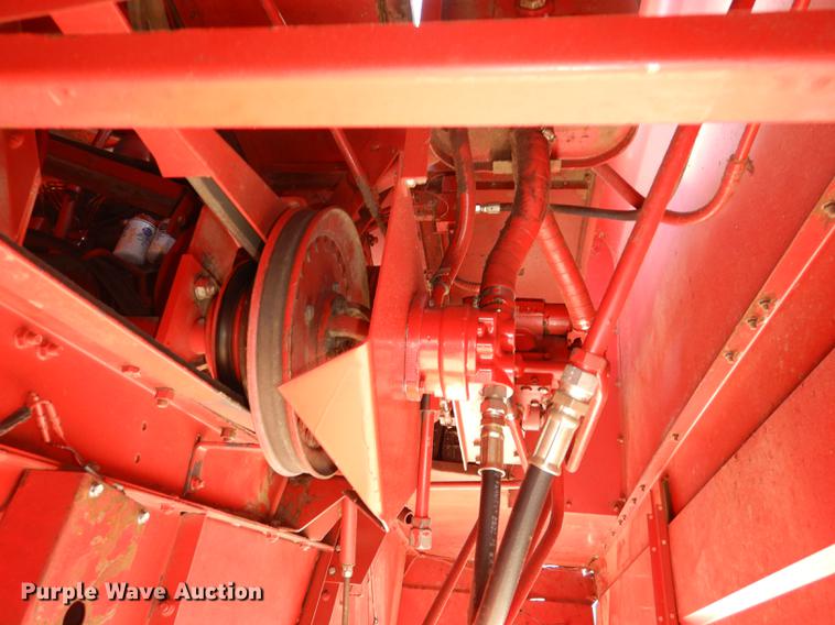image for item J5502 1983 International 1420 Axial-Flow combine