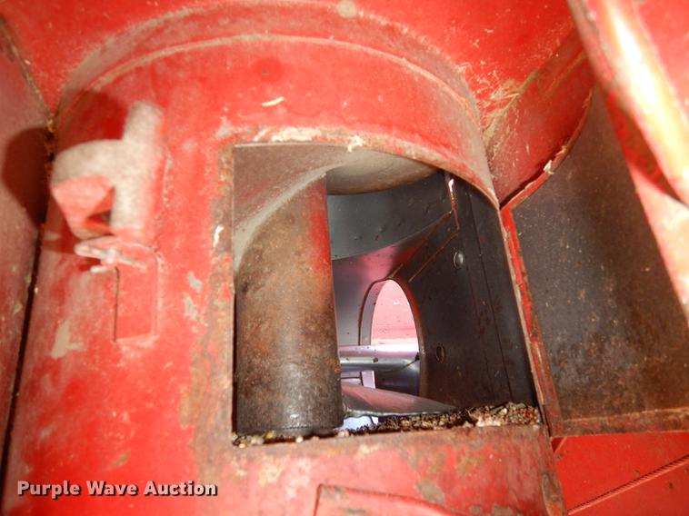 image for item J5502 1983 International 1420 Axial-Flow combine