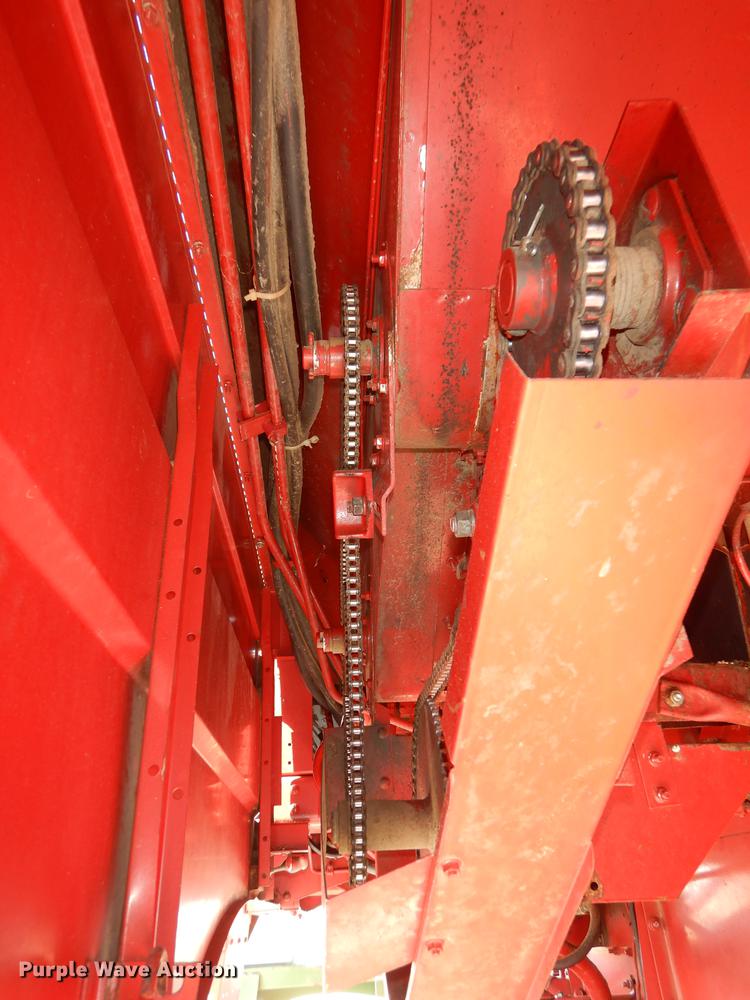 image for item J5502 1983 International 1420 Axial-Flow combine