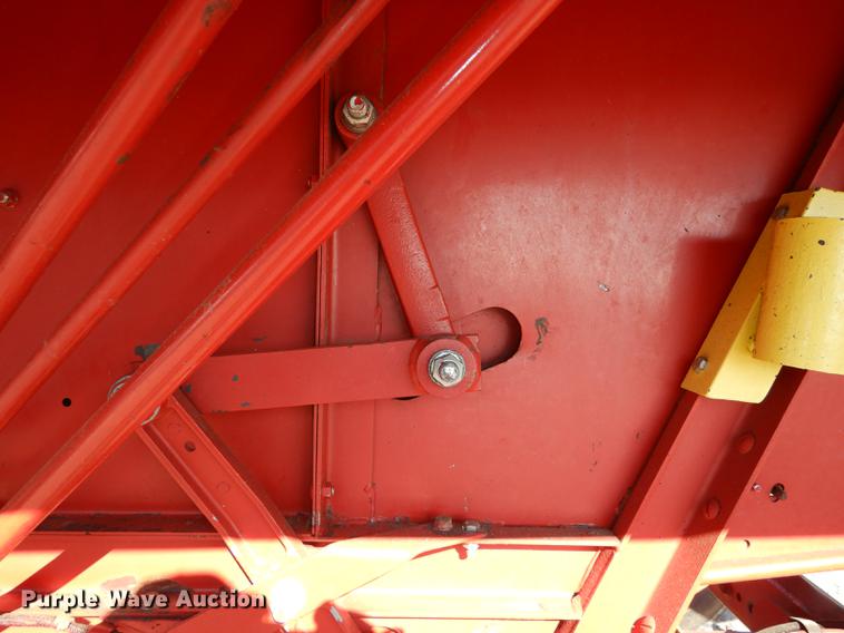 image for item J5502 1983 International 1420 Axial-Flow combine