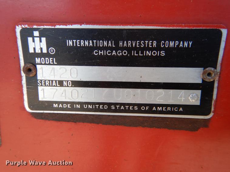 image for item J5502 1983 International 1420 Axial-Flow combine