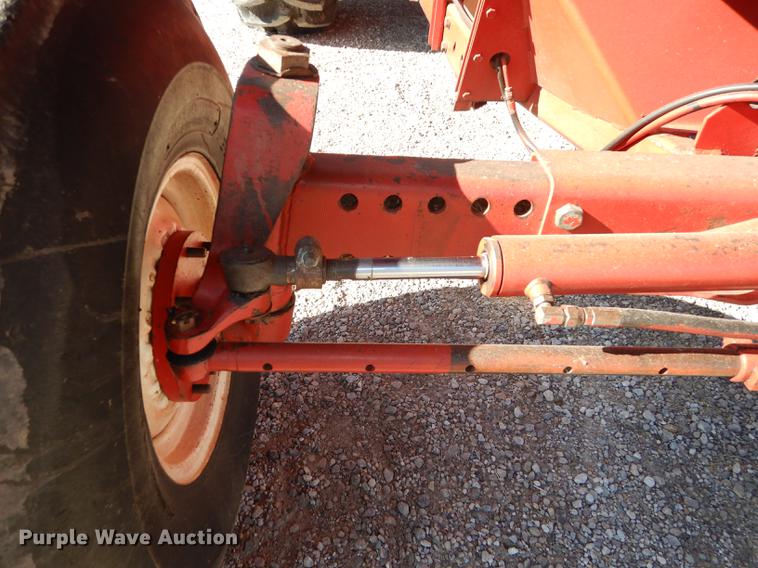 image for item J5502 1983 International 1420 Axial-Flow combine