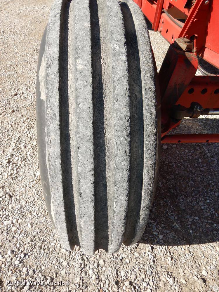 image for item J5502 1983 International 1420 Axial-Flow combine