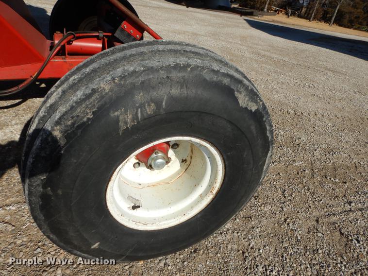 image for item J5502 1983 International 1420 Axial-Flow combine