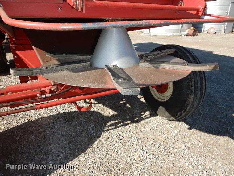 image for item J5502 1983 International 1420 Axial-Flow combine