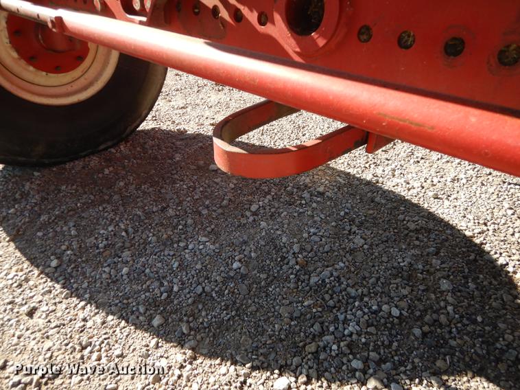 image for item J5502 1983 International 1420 Axial-Flow combine