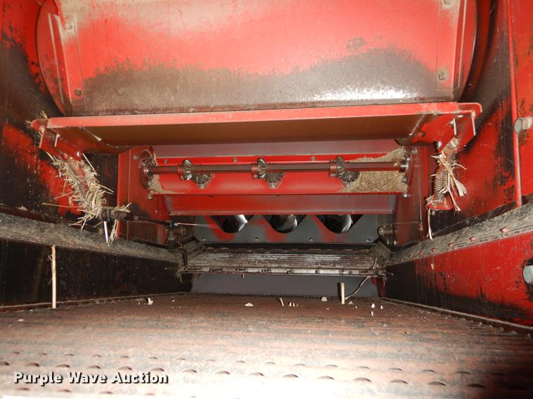 image for item J5502 1983 International 1420 Axial-Flow combine