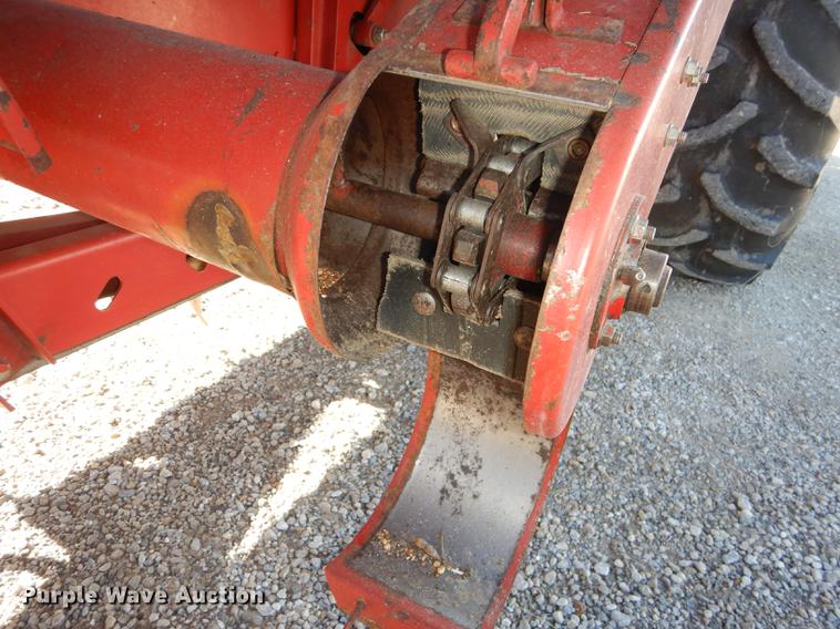 image for item J5502 1983 International 1420 Axial-Flow combine