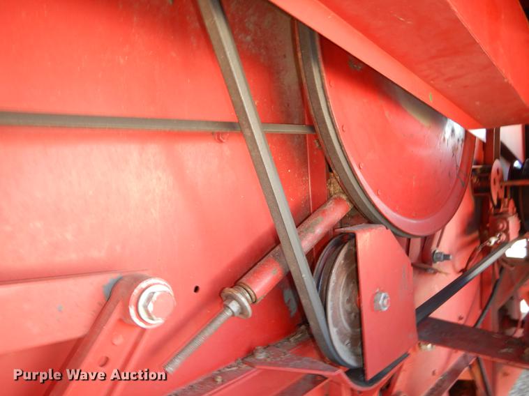 image for item J5502 1983 International 1420 Axial-Flow combine