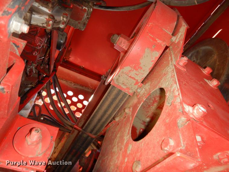 image for item J5502 1983 International 1420 Axial-Flow combine