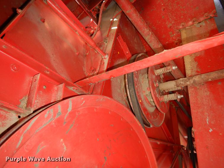 image for item J5502 1983 International 1420 Axial-Flow combine