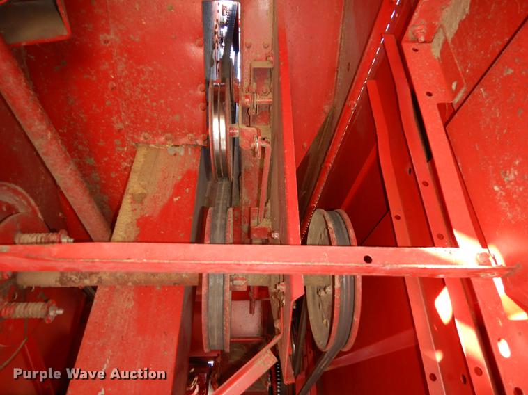 image for item J5502 1983 International 1420 Axial-Flow combine