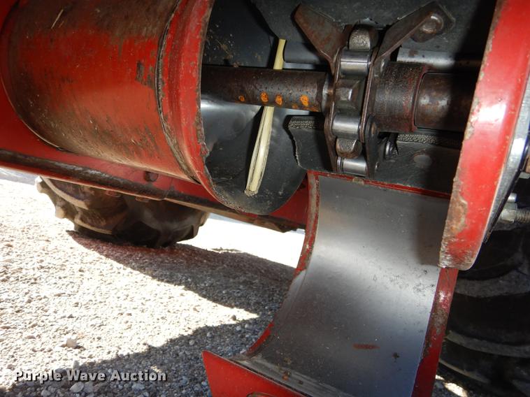 image for item J5502 1983 International 1420 Axial-Flow combine