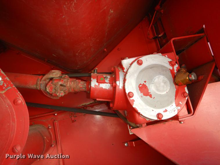 image for item J5502 1983 International 1420 Axial-Flow combine
