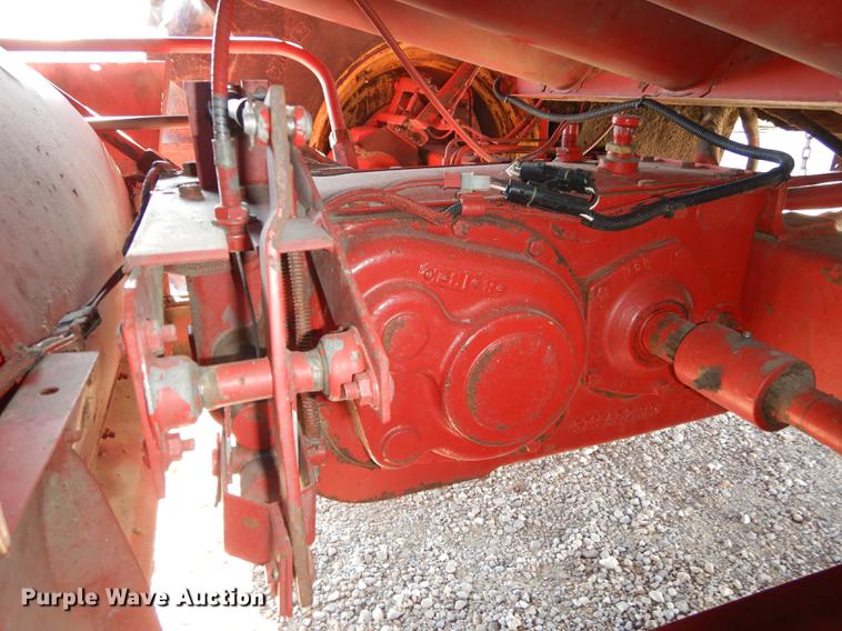 image for item J5502 1983 International 1420 Axial-Flow combine