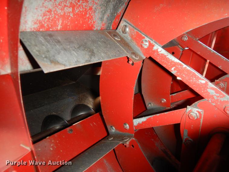 image for item J5502 1983 International 1420 Axial-Flow combine