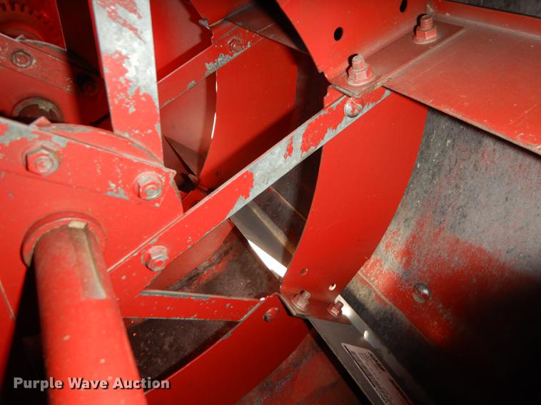 image for item J5502 1983 International 1420 Axial-Flow combine