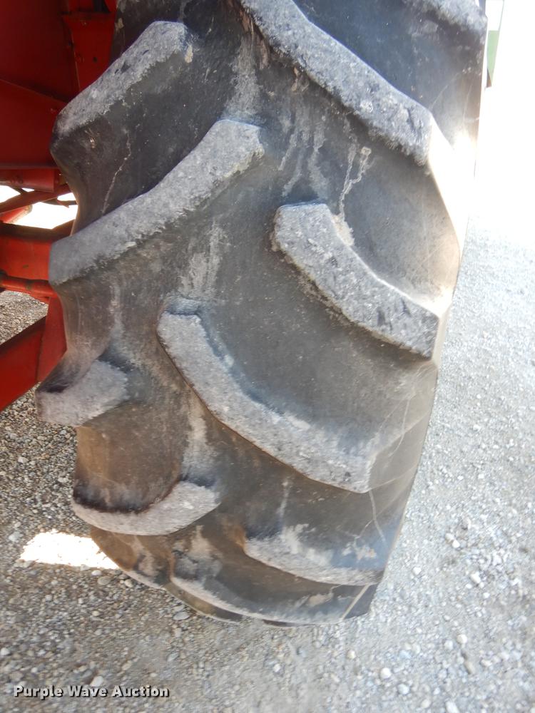 image for item J5502 1983 International 1420 Axial-Flow combine