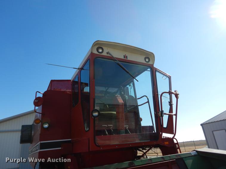 image for item J5502 1983 International 1420 Axial-Flow combine