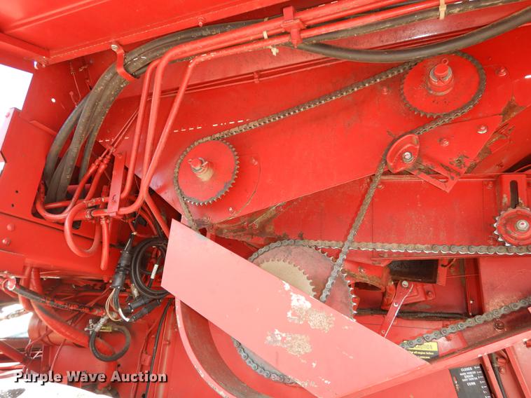 image for item J5502 1983 International 1420 Axial-Flow combine