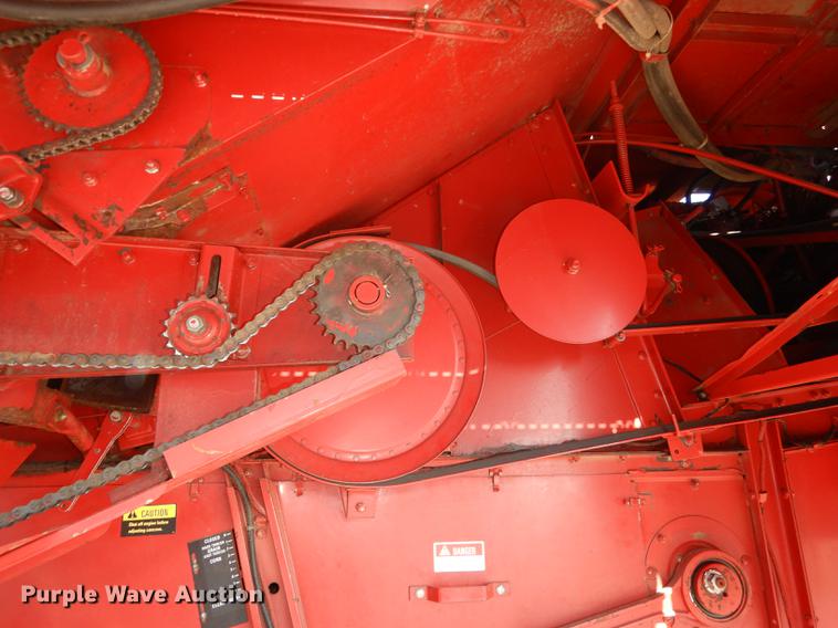 image for item J5502 1983 International 1420 Axial-Flow combine