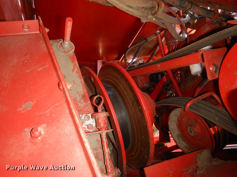 image for item J5502 1983 International 1420 Axial-Flow combine