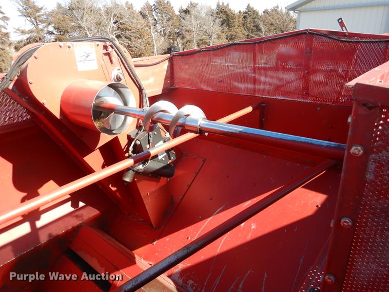 image for item J5502 1983 International 1420 Axial-Flow combine
