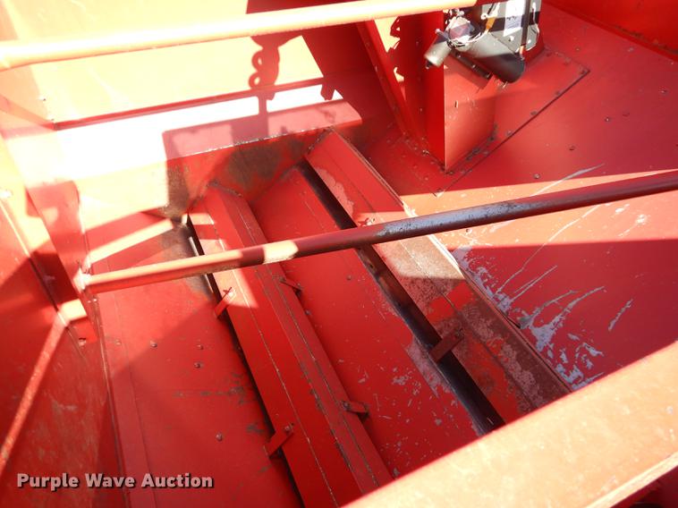 image for item J5502 1983 International 1420 Axial-Flow combine