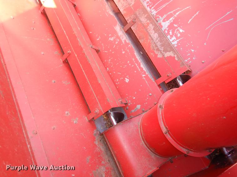 image for item J5502 1983 International 1420 Axial-Flow combine