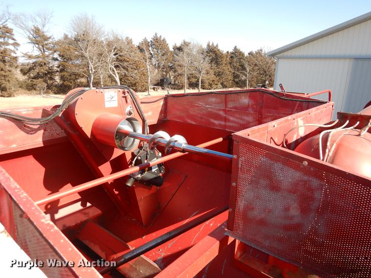 image for item J5502 1983 International 1420 Axial-Flow combine