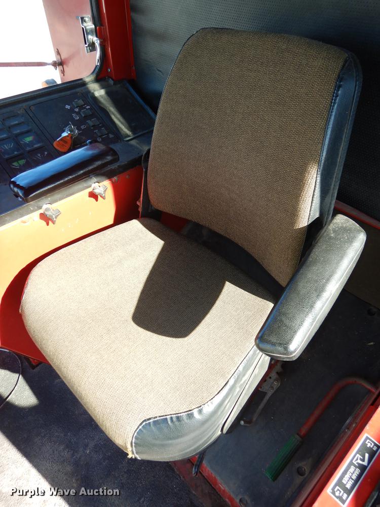 image for item J5502 1983 International 1420 Axial-Flow combine