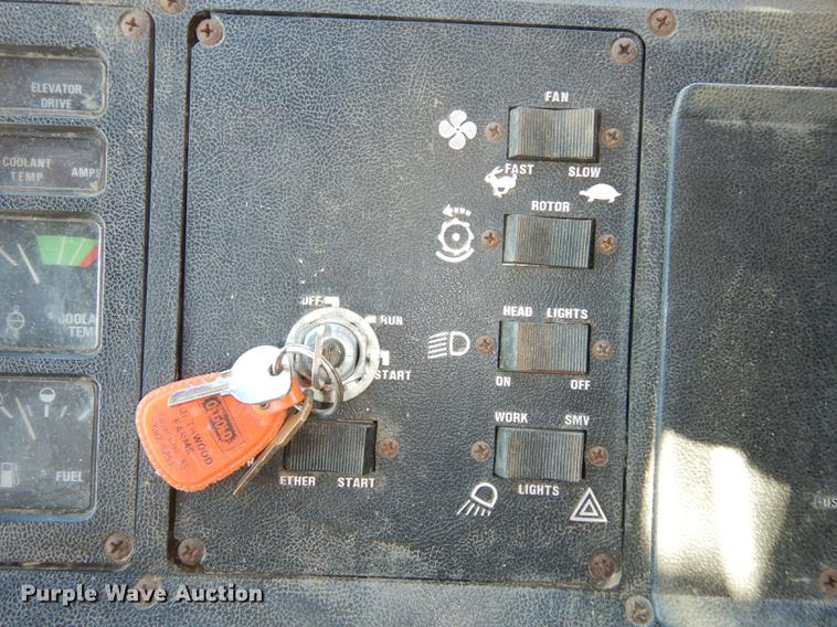 image for item J5502 1983 International 1420 Axial-Flow combine