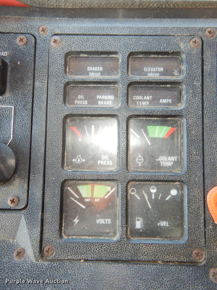 image for item J5502 1983 International 1420 Axial-Flow combine