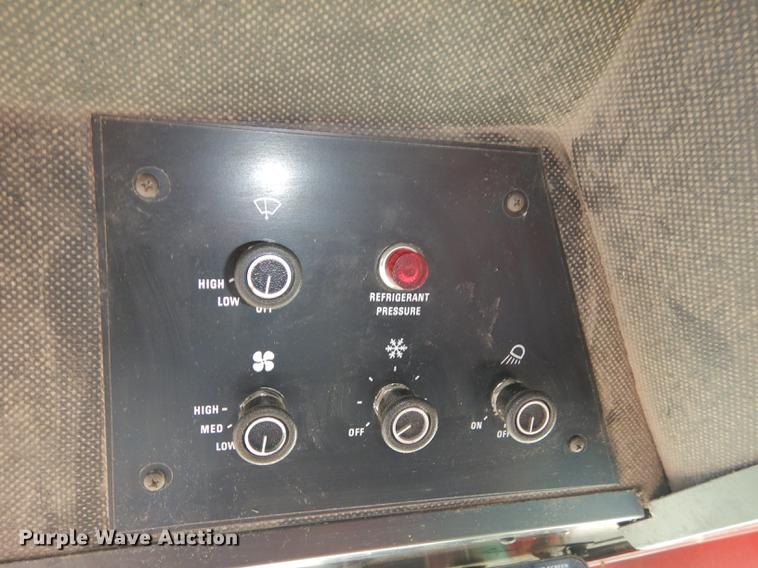 image for item J5502 1983 International 1420 Axial-Flow combine