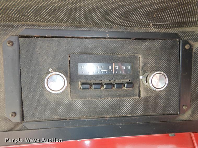 image for item J5502 1983 International 1420 Axial-Flow combine