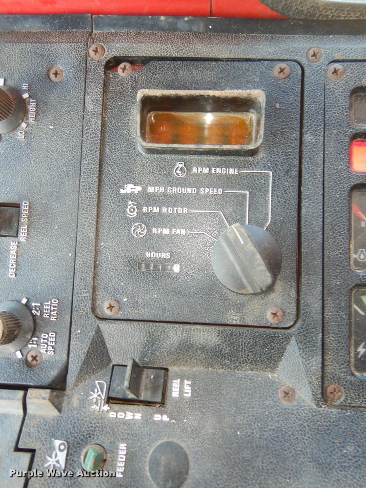 image for item J5502 1983 International 1420 Axial-Flow combine