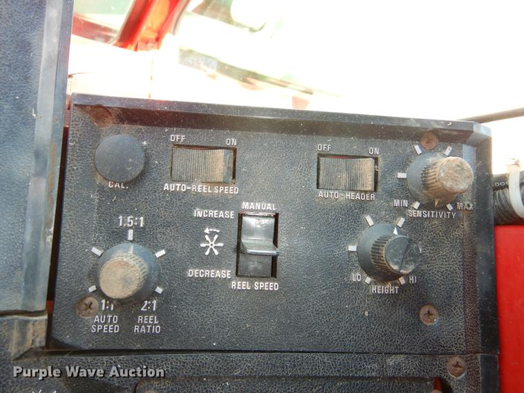 image for item J5502 1983 International 1420 Axial-Flow combine