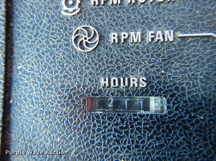 image for item J5502 1983 International 1420 Axial-Flow combine