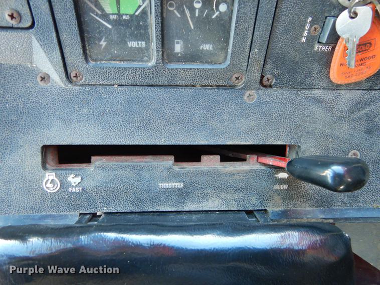 image for item J5502 1983 International 1420 Axial-Flow combine