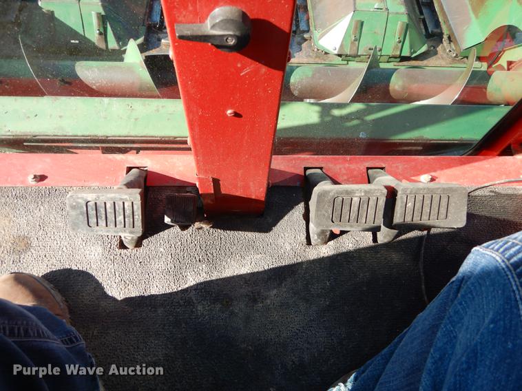 image for item J5502 1983 International 1420 Axial-Flow combine