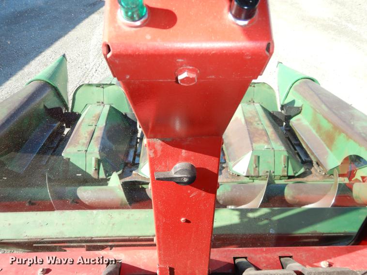 image for item J5502 1983 International 1420 Axial-Flow combine