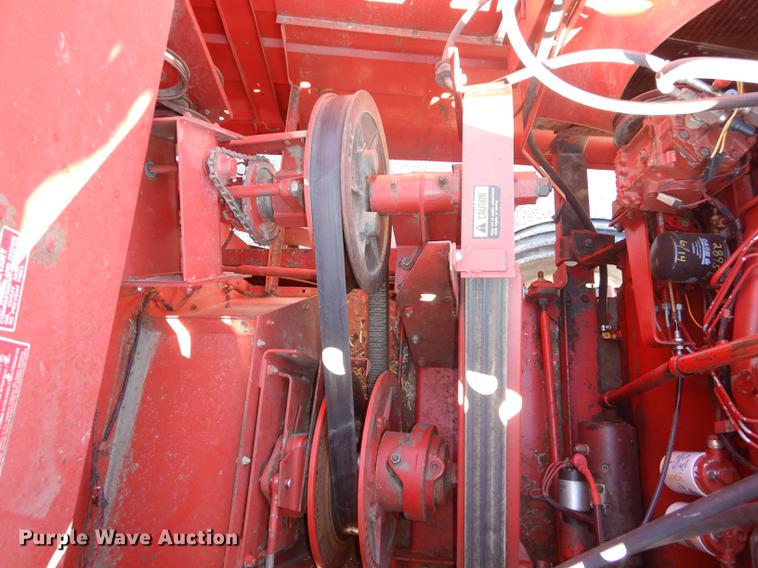 image for item J5502 1983 International 1420 Axial-Flow combine