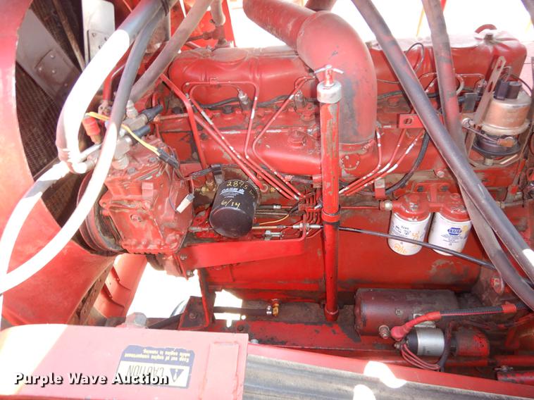 image for item J5502 1983 International 1420 Axial-Flow combine