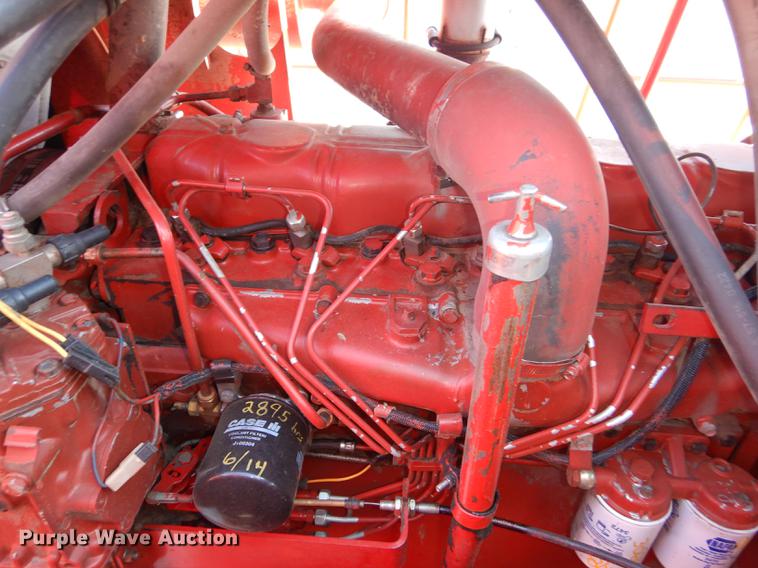 image for item J5502 1983 International 1420 Axial-Flow combine