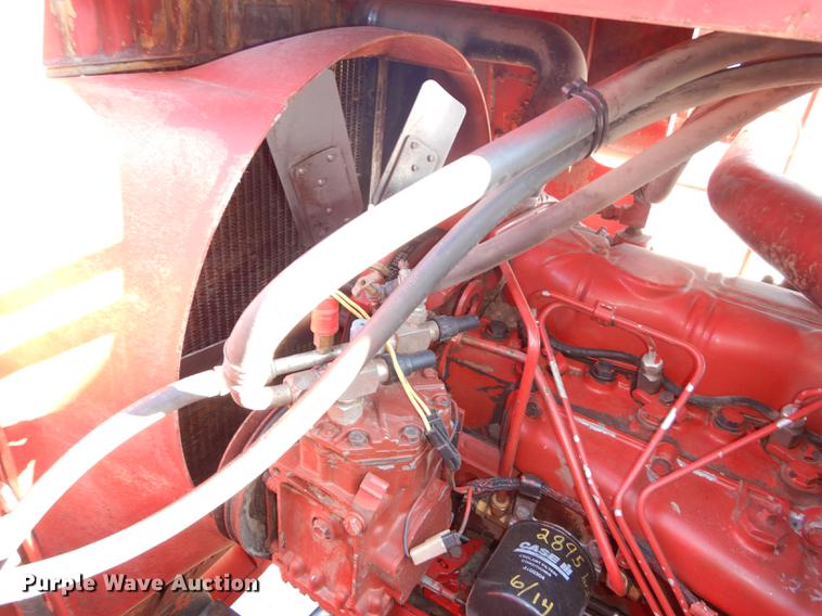 image for item J5502 1983 International 1420 Axial-Flow combine