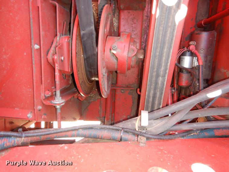 image for item J5502 1983 International 1420 Axial-Flow combine